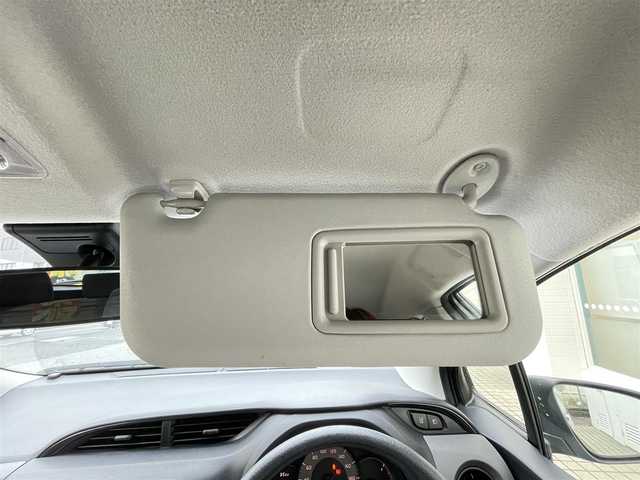 トヨタ ヴィッツ F 千葉県 2015(平27)年 2万km シルバーM Toyota Safety Sense C/・プリクラッシュセーフティシステム/・レーンディパーチャーアラート/・オートマチックハイビーム/先行車発進告知機能/横滑り防止装置/ヒルスタートアシストコントロール/衝突安全ボディ/社外SDナビ(ALPINE)/・AM/FM/CD/DVD/BT/フルセグTV/バックカメラ/純正フロアマット/取扱説明書/保証書