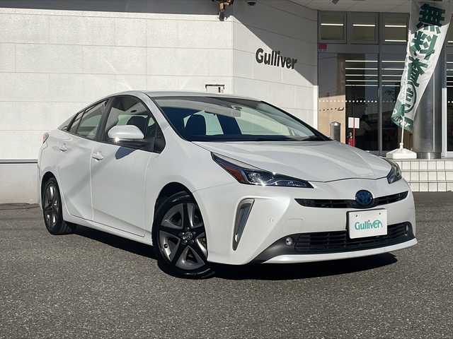 トヨタ プリウス S ツーリングセレクション 福井県 2021(令3)年 6.4万km プラチナホワイトパールマイカ ワンオーナー/純正9インチメモリナビゲーション/（CD/DVD/BT）/フルセグテレビ/360°カメラ/プリクラッシュセーフティ/レーンキープアシスト/アダプティブクルーズコントロール/ブラックレザーシート/クリアランスソナー/純正17インチアルミホイール/ETC2.0（ビルトイン）/LEDヘッドライト/LEDフォグランプ/スペアタイヤ/オートハイビーム/オートライト/AC100V電源/ドライブレコーダー/オートリトラミラー/シートヒーター/ステアリングリモコン/プッシュスタート/スマートキー/保証書/取扱説明書