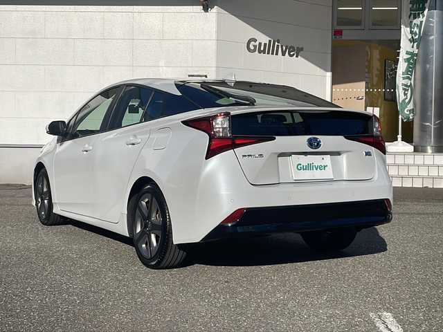 トヨタ プリウス S ツーリングセレクション 福井県 2021(令3)年 6.4万km プラチナホワイトパールマイカ ワンオーナー/純正9インチメモリナビゲーション/（CD/DVD/BT）/フルセグテレビ/360°カメラ/プリクラッシュセーフティ/レーンキープアシスト/アダプティブクルーズコントロール/ブラックレザーシート/クリアランスソナー/純正17インチアルミホイール/ETC2.0（ビルトイン）/LEDヘッドライト/LEDフォグランプ/スペアタイヤ/オートハイビーム/オートライト/AC100V電源/ドライブレコーダー/オートリトラミラー/シートヒーター/ステアリングリモコン/プッシュスタート/スマートキー/保証書/取扱説明書
