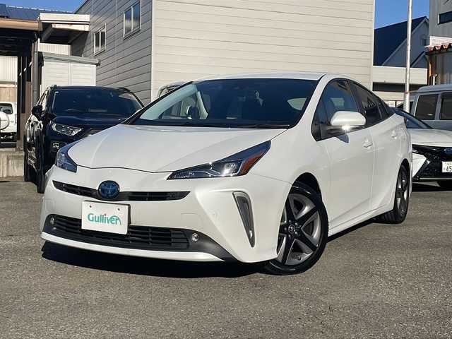 トヨタ プリウス S ツーリングセレクション 福井県 2021(令3)年 6.4万km プラチナホワイトパールマイカ ワンオーナー/純正9インチメモリナビゲーション/（CD/DVD/BT）/フルセグテレビ/360°カメラ/プリクラッシュセーフティ/レーンキープアシスト/アダプティブクルーズコントロール/ブラックレザーシート/クリアランスソナー/純正17インチアルミホイール/ETC2.0（ビルトイン）/LEDヘッドライト/LEDフォグランプ/スペアタイヤ/オートハイビーム/オートライト/AC100V電源/ドライブレコーダー/オートリトラミラー/シートヒーター/ステアリングリモコン/プッシュスタート/スマートキー/保証書/取扱説明書