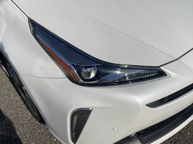トヨタ プリウス S ツーリングセレクション 福井県 2021(令3)年 6.4万km プラチナホワイトパールマイカ ワンオーナー/純正9インチメモリナビゲーション/（CD/DVD/BT）/フルセグテレビ/360°カメラ/プリクラッシュセーフティ/レーンキープアシスト/アダプティブクルーズコントロール/ブラックレザーシート/クリアランスソナー/純正17インチアルミホイール/ETC2.0（ビルトイン）/LEDヘッドライト/LEDフォグランプ/スペアタイヤ/オートハイビーム/オートライト/AC100V電源/ドライブレコーダー/オートリトラミラー/シートヒーター/ステアリングリモコン/プッシュスタート/スマートキー/保証書/取扱説明書