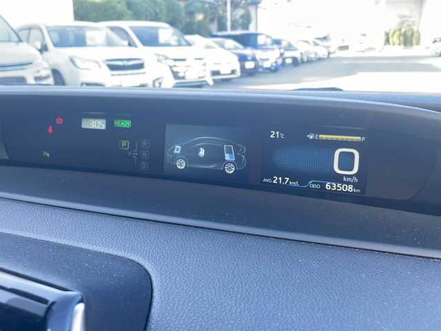 トヨタ プリウス S ツーリングセレクション 福井県 2021(令3)年 6.4万km プラチナホワイトパールマイカ ワンオーナー/純正9インチメモリナビゲーション/（CD/DVD/BT）/フルセグテレビ/360°カメラ/プリクラッシュセーフティ/レーンキープアシスト/アダプティブクルーズコントロール/ブラックレザーシート/クリアランスソナー/純正17インチアルミホイール/ETC2.0（ビルトイン）/LEDヘッドライト/LEDフォグランプ/スペアタイヤ/オートハイビーム/オートライト/AC100V電源/ドライブレコーダー/オートリトラミラー/シートヒーター/ステアリングリモコン/プッシュスタート/スマートキー/保証書/取扱説明書