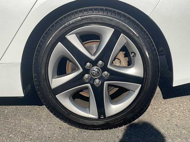 トヨタ プリウス S ツーリングセレクション 福井県 2021(令3)年 6.4万km プラチナホワイトパールマイカ ワンオーナー/純正9インチメモリナビゲーション/（CD/DVD/BT）/フルセグテレビ/360°カメラ/プリクラッシュセーフティ/レーンキープアシスト/アダプティブクルーズコントロール/ブラックレザーシート/クリアランスソナー/純正17インチアルミホイール/ETC2.0（ビルトイン）/LEDヘッドライト/LEDフォグランプ/スペアタイヤ/オートハイビーム/オートライト/AC100V電源/ドライブレコーダー/オートリトラミラー/シートヒーター/ステアリングリモコン/プッシュスタート/スマートキー/保証書/取扱説明書
