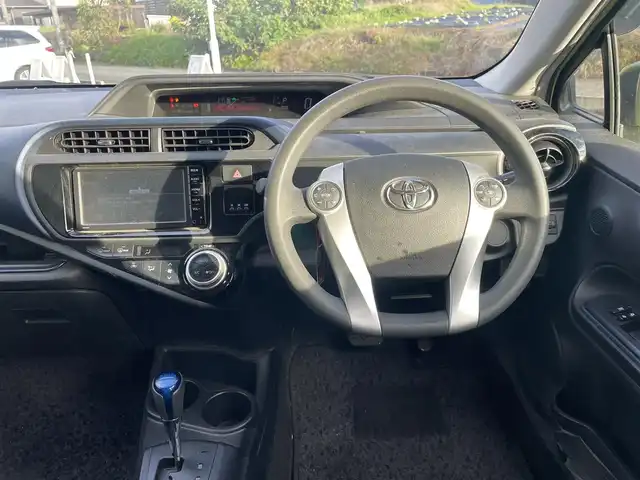 トヨタ アクア S 富山県 2016(平28)年 4.9万km フレッシュグリーンマイカメタリック