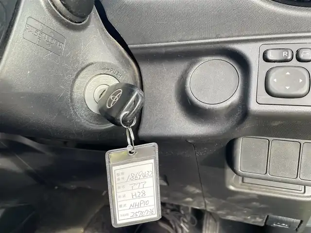 トヨタ アクア S 富山県 2016(平28)年 4.9万km フレッシュグリーンマイカメタリック