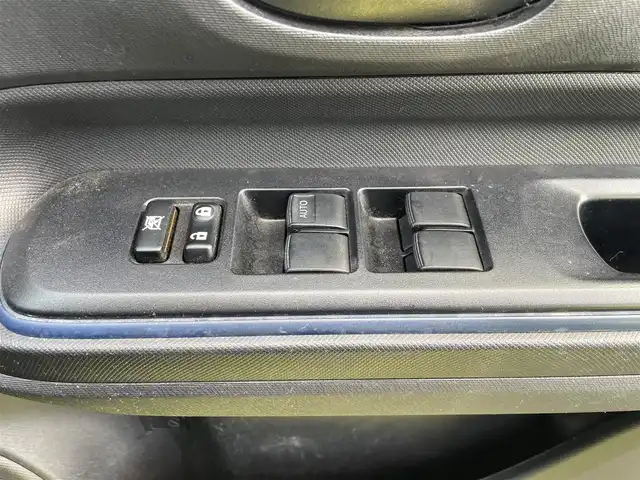 トヨタ アクア S 富山県 2016(平28)年 4.9万km フレッシュグリーンマイカメタリック