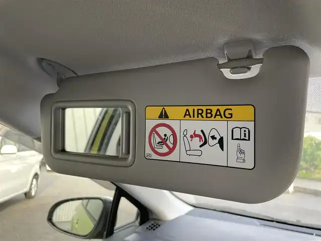 トヨタ アクア S 富山県 2016(平28)年 4.9万km フレッシュグリーンマイカメタリック