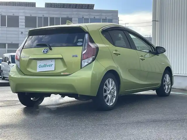 トヨタ アクア S 富山県 2016(平28)年 4.9万km フレッシュグリーンマイカメタリック