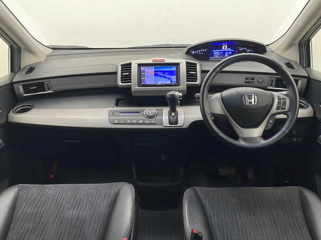 ホンダ フリード ハイブリット ジャストセレクション 宮崎県 2013(平25)年 9.8万km パープル 禁煙車/社外メモリーナビ/CD DVD フルセグTV/バックカメラ/クルーズコントロール/両側パワースライドドア/革巻きステアリング/黒ハーフレザー調シート/スマートキー/電動格納ミラー/オートライト/ETC/純正アルミホイール/カラーコード　パシフィックブルーパールPB６８P