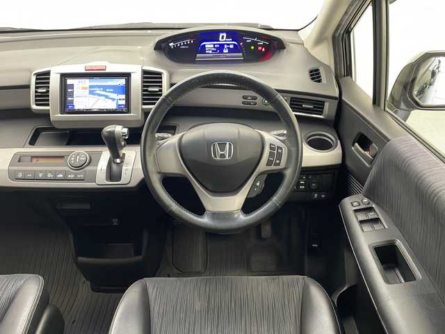 ホンダ フリード ハイブリット ジャストセレクション 宮崎県 2013(平25)年 9.8万km パープル 禁煙車/社外メモリーナビ/CD DVD フルセグTV/バックカメラ/クルーズコントロール/両側パワースライドドア/革巻きステアリング/黒ハーフレザー調シート/スマートキー/電動格納ミラー/オートライト/ETC/純正アルミホイール/カラーコード　パシフィックブルーパールPB６８P