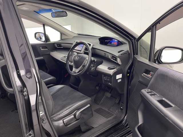 ホンダ フリード ハイブリット ジャストセレクション 宮崎県 2013(平25)年 9.8万km パープル 禁煙車/社外メモリーナビ/CD DVD フルセグTV/バックカメラ/クルーズコントロール/両側パワースライドドア/革巻きステアリング/黒ハーフレザー調シート/スマートキー/電動格納ミラー/オートライト/ETC/純正アルミホイール/カラーコード　パシフィックブルーパールPB６８P