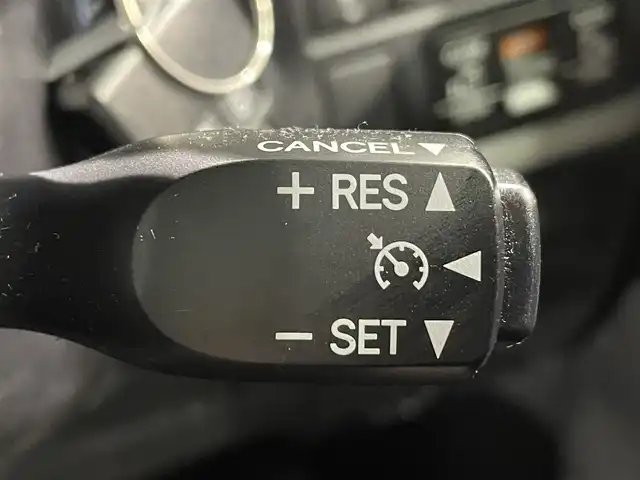 トヨタ ヴォクシー ハイブリッド ZS 煌Ⅲ 愛知県 2021(令3)年 2.3万km ブラック 純正10インチメーカーナビ/衝突軽減ブレーキ/両側電動スライドドア/ビルトインETC2.0/シートヒーター/LEDヘッドライト/バックカメラ/クルーズコントロール/フルセグTV/Bluetooth/コーナーセンサー/レーンキープアシスト/オートハイビーム/プッシュスタート/スマートキー/スペアキー/CD/DVD再生/ミュージックサーバー/純正フロアマット/純正アルミホイール/オートライト/禁煙車/後期モデル/特別仕様車/ウィンカーミラー/電動格納ミラー/フォグランプ/シートバックテーブル/ステアリングリモコン/Wエアコン/トラクションコントロールシステム/パーキングサポートブレーキ/先行車発進告知