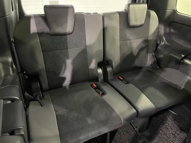 トヨタ ヴォクシー ハイブリッド ZS 煌Ⅲ 愛知県 2021(令3)年 2.3万km ブラック 純正10インチメーカーナビ/衝突軽減ブレーキ/両側電動スライドドア/ビルトインETC2.0/シートヒーター/LEDヘッドライト/バックカメラ/クルーズコントロール/フルセグTV/Bluetooth/コーナーセンサー/レーンキープアシスト/オートハイビーム/プッシュスタート/スマートキー/スペアキー/CD/DVD再生/ミュージックサーバー/純正フロアマット/純正アルミホイール/オートライト/禁煙車/後期モデル/特別仕様車/ウィンカーミラー/電動格納ミラー/フォグランプ/シートバックテーブル/ステアリングリモコン/Wエアコン/トラクションコントロールシステム/パーキングサポートブレーキ/先行車発進告知