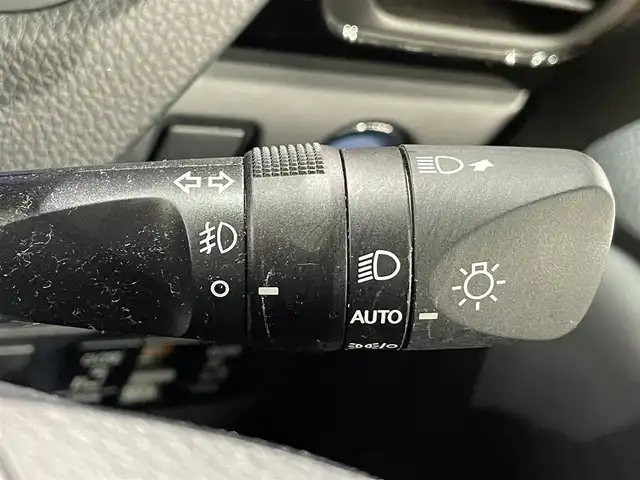 トヨタ ヴォクシー ハイブリッド ZS 煌Ⅲ 愛知県 2021(令3)年 2.3万km ブラック 純正10インチメーカーナビ/衝突軽減ブレーキ/両側電動スライドドア/ビルトインETC2.0/シートヒーター/LEDヘッドライト/バックカメラ/クルーズコントロール/フルセグTV/Bluetooth/コーナーセンサー/レーンキープアシスト/オートハイビーム/プッシュスタート/スマートキー/スペアキー/CD/DVD再生/ミュージックサーバー/純正フロアマット/純正アルミホイール/オートライト/禁煙車/後期モデル/特別仕様車/ウィンカーミラー/電動格納ミラー/フォグランプ/シートバックテーブル/ステアリングリモコン/Wエアコン/トラクションコントロールシステム/パーキングサポートブレーキ/先行車発進告知