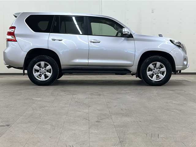 トヨタ ランドクルーザー プラド TX Lパッケージ 道央・札幌 2015(平27)年 13.3万km シルバーM /4WD//寒冷地仕様//クルーズコントロール//純正ナビ:NSZT-W64/(AM/FM/TV/BT/DVD/CD)//ステアリングスイッチ//レザーシート//電動格納サードシート//ヘッドライトウォッシャー//LEDヘッドライト//前席シートヒーター//前席パワーシート//MTモード付AT//社外ドライブレコーダー//純正ビルトインETC//電動格納ミラー//サイドステップ//エンジンプッシュスタート//バックカメラ