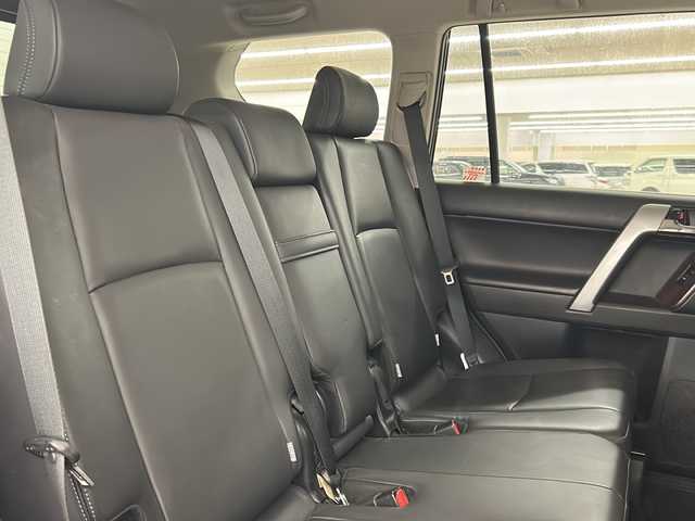 トヨタ ランドクルーザー プラド TX Lパッケージ 道央・札幌 2015(平27)年 13.3万km シルバーM /4WD//寒冷地仕様//クルーズコントロール//純正ナビ:NSZT-W64/(AM/FM/TV/BT/DVD/CD)//ステアリングスイッチ//レザーシート//電動格納サードシート//ヘッドライトウォッシャー//LEDヘッドライト//前席シートヒーター//前席パワーシート//MTモード付AT//社外ドライブレコーダー//純正ビルトインETC//電動格納ミラー//サイドステップ//エンジンプッシュスタート//バックカメラ