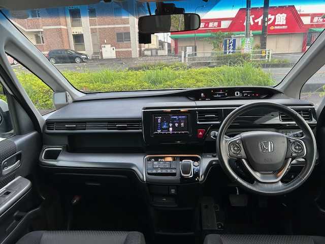 ホンダ ステップワゴン スパーダ ハイブリッド G ホンダセンシング 静岡県 2018(平30)年 6.3万km プラチナホワイトパール ディスプレイオーディオ/ワンオーナー/フルセグTV/バックカメラ/プッシュスタート/クルーズコントロール/両側パワースライドドア/ビルトインETC/ステアリングスイッチ/前方ドライブレコーダー/純正AW/純正フロアマット