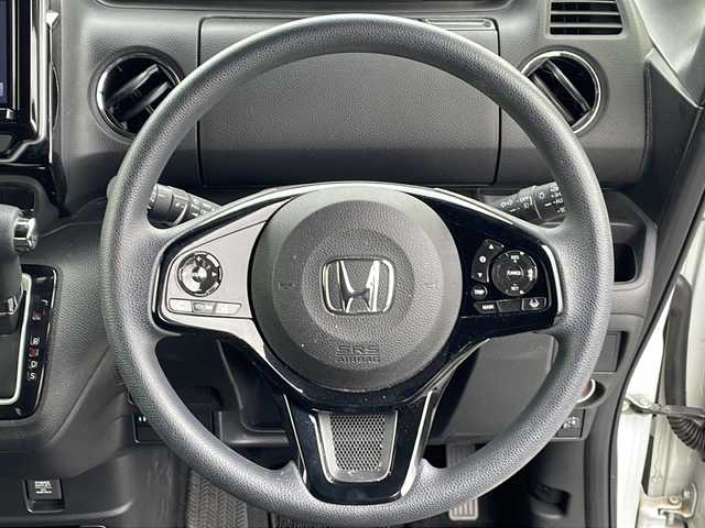 ホンダ Ｎ ＢＯＸ カスタム L 三重県 2021(令3)年 4.9万km プラチナホワイトパール プッシュスタート/電動格納ミラー/片側電動ドア/レーンキープアシスト/ETC/衝突軽減ブレーキ/レーダークルーズコントロール/ステアリングスイッチ/横滑り防止/コーナーセンサー/シートヒーター(前席)/オートライト/arrozzeria8型ナビ(AM/FM/CD/DVD/TV/BT)/フルセグTV/バックカメラ/USB入力端子2か所/リアサンシェード/スペアキー/純正フロアマット/禁煙車