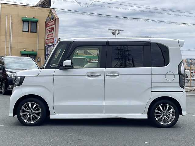 ホンダ Ｎ ＢＯＸ カスタム L 三重県 2021(令3)年 4.9万km プラチナホワイトパール プッシュスタート/電動格納ミラー/片側電動ドア/レーンキープアシスト/ETC/衝突軽減ブレーキ/レーダークルーズコントロール/ステアリングスイッチ/横滑り防止/コーナーセンサー/シートヒーター(前席)/オートライト/arrozzeria8型ナビ(AM/FM/CD/DVD/TV/BT)/フルセグTV/バックカメラ/USB入力端子2か所/リアサンシェード/スペアキー/純正フロアマット/禁煙車