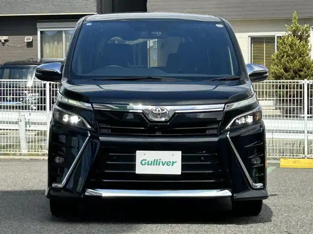 トヨタ ヴォクシー ZS 煌Ⅲ 兵庫県 2020(令2)年 5.2万km ブラック ワンオーナー/ALPINE11インチナビ/フルセグTV/CD/DVD/BT/FM/AM/バックカメラ/ETC/プリクラッシュセーフティ/レーンディパーチャーアラート/オートマチックハイビーム/両側パワースライドドア/ALPINEフリップダウンモニター/LEDヘッドライト/フォグランプ/オートライト/前後クリアランスソナー/電格ミラー/プッシュスタート/ハーフレザーシート/ISOFIX/ドアバイザー/フロアマット/スペアキー1本/新車時保証書