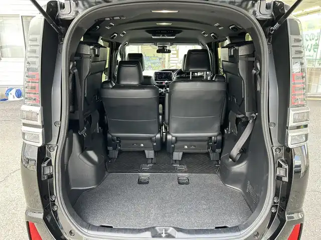 トヨタ ヴォクシー ZS 煌Ⅲ 兵庫県 2020(令2)年 5.2万km ブラック ワンオーナー/ALPINE11インチナビ/フルセグTV/CD/DVD/BT/FM/AM/バックカメラ/ETC/プリクラッシュセーフティ/レーンディパーチャーアラート/オートマチックハイビーム/両側パワースライドドア/ALPINEフリップダウンモニター/LEDヘッドライト/フォグランプ/オートライト/前後クリアランスソナー/電格ミラー/プッシュスタート/ハーフレザーシート/ISOFIX/ドアバイザー/フロアマット/スペアキー1本/新車時保証書