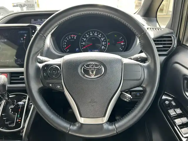 トヨタ ヴォクシー ZS 煌Ⅲ 兵庫県 2020(令2)年 5.2万km ブラック ワンオーナー/ALPINE11インチナビ/フルセグTV/CD/DVD/BT/FM/AM/バックカメラ/ETC/プリクラッシュセーフティ/レーンディパーチャーアラート/オートマチックハイビーム/両側パワースライドドア/ALPINEフリップダウンモニター/LEDヘッドライト/フォグランプ/オートライト/前後クリアランスソナー/電格ミラー/プッシュスタート/ハーフレザーシート/ISOFIX/ドアバイザー/フロアマット/スペアキー1本/新車時保証書