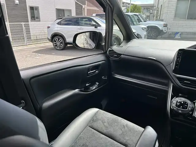 トヨタ ヴォクシー ZS 煌Ⅲ 兵庫県 2020(令2)年 5.2万km ブラック ワンオーナー/ALPINE11インチナビ/フルセグTV/CD/DVD/BT/FM/AM/バックカメラ/ETC/プリクラッシュセーフティ/レーンディパーチャーアラート/オートマチックハイビーム/両側パワースライドドア/ALPINEフリップダウンモニター/LEDヘッドライト/フォグランプ/オートライト/前後クリアランスソナー/電格ミラー/プッシュスタート/ハーフレザーシート/ISOFIX/ドアバイザー/フロアマット/スペアキー1本/新車時保証書