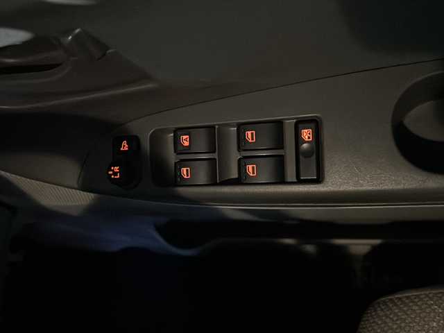 ダイハツ タント L 秋田県 2015(平27)年 3.2万km プラムブラウンクリスタルマイカ ・４WD/・社外ナビ/・ワンセグTV/・CD、DVD再生可能/・Bluetooth/・バックカメラ/・横滑り防止装置/・社外フロアマット/・リモコンキー/・ハロゲンライト/・冬タイヤ積込み