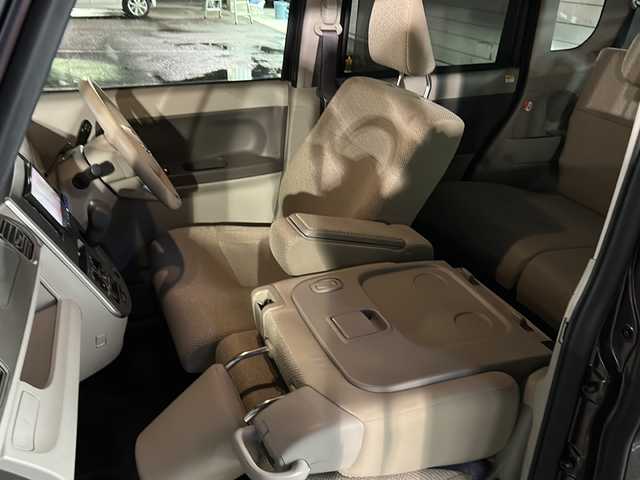 ダイハツ タント L 秋田県 2015(平27)年 3.2万km プラムブラウンクリスタルマイカ ・４WD/・社外ナビ/・ワンセグTV/・CD、DVD再生可能/・Bluetooth/・バックカメラ/・横滑り防止装置/・社外フロアマット/・リモコンキー/・ハロゲンライト/・冬タイヤ積込み