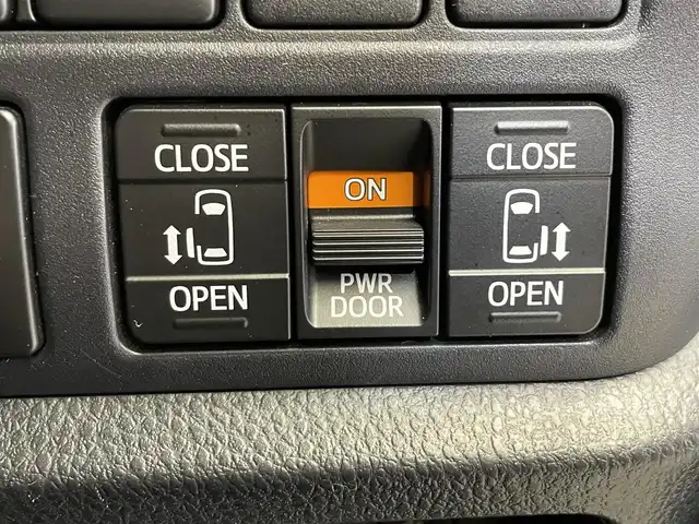 トヨタ ヴォクシー ZS 煌Ⅱ 岩手県 2020(令2)年 3.1万km ブラック ワンオーナー/４WD/純正オプション１２．１型後席ディスプレイ/両側パワースライドドア/クルーズコントロール/トヨタセーフティセンスC/プリクラッシュセーフティ/レーンディパーチャーアラート/オートマチックハイビーム/先行車発進告知機能/クリアランスソナー/パーキングサポートブレーキ/横滑り防止装置/アイドリングストップ/MTモード付AT/純正９インチナビ/フルセグTV/TVキャンセラー/ETC2.0/ドライブレコーダー/バックカメラ/HDMI入力端子/リヤオートエアコン/ロールサンシェード/LEDヘッドランプ/フォグランプ/純正16インチアルミホイール