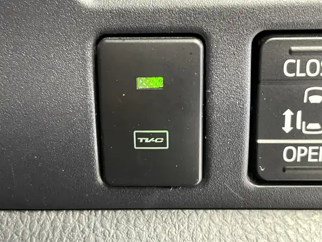 トヨタ ヴォクシー ZS 煌Ⅱ 岩手県 2020(令2)年 3.1万km ブラック ワンオーナー/４WD/純正オプション１２．１型後席ディスプレイ/両側パワースライドドア/クルーズコントロール/トヨタセーフティセンスC/プリクラッシュセーフティ/レーンディパーチャーアラート/オートマチックハイビーム/先行車発進告知機能/クリアランスソナー/パーキングサポートブレーキ/横滑り防止装置/アイドリングストップ/MTモード付AT/純正９インチナビ/フルセグTV/TVキャンセラー/ETC2.0/ドライブレコーダー/バックカメラ/HDMI入力端子/リヤオートエアコン/ロールサンシェード/LEDヘッドランプ/フォグランプ/純正16インチアルミホイール