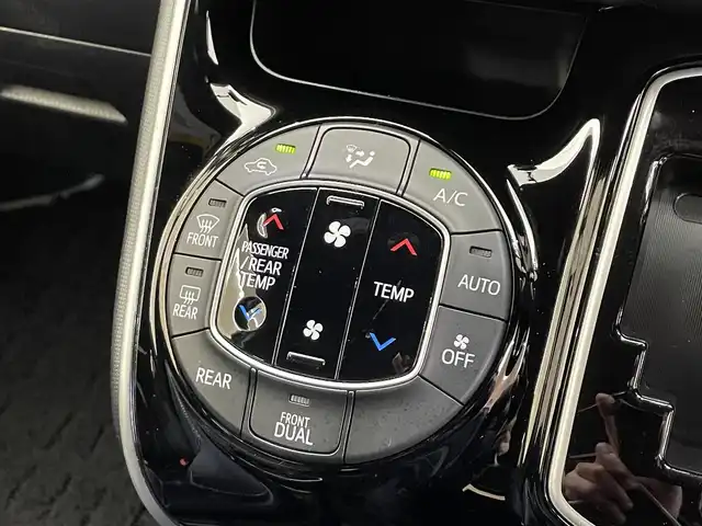 トヨタ ヴォクシー ZS 煌Ⅱ 岩手県 2020(令2)年 3.1万km ブラック ワンオーナー/４WD/純正オプション１２．１型後席ディスプレイ/両側パワースライドドア/クルーズコントロール/トヨタセーフティセンスC/プリクラッシュセーフティ/レーンディパーチャーアラート/オートマチックハイビーム/先行車発進告知機能/クリアランスソナー/パーキングサポートブレーキ/横滑り防止装置/アイドリングストップ/MTモード付AT/純正９インチナビ/フルセグTV/TVキャンセラー/ETC2.0/ドライブレコーダー/バックカメラ/HDMI入力端子/リヤオートエアコン/ロールサンシェード/LEDヘッドランプ/フォグランプ/純正16インチアルミホイール