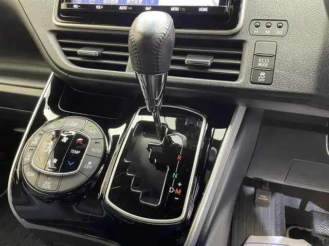 トヨタ ヴォクシー ZS 煌Ⅱ 岩手県 2020(令2)年 3.1万km ブラック ワンオーナー/４WD/純正オプション１２．１型後席ディスプレイ/両側パワースライドドア/クルーズコントロール/トヨタセーフティセンスC/プリクラッシュセーフティ/レーンディパーチャーアラート/オートマチックハイビーム/先行車発進告知機能/クリアランスソナー/パーキングサポートブレーキ/横滑り防止装置/アイドリングストップ/MTモード付AT/純正９インチナビ/フルセグTV/TVキャンセラー/ETC2.0/ドライブレコーダー/バックカメラ/HDMI入力端子/リヤオートエアコン/ロールサンシェード/LEDヘッドランプ/フォグランプ/純正16インチアルミホイール