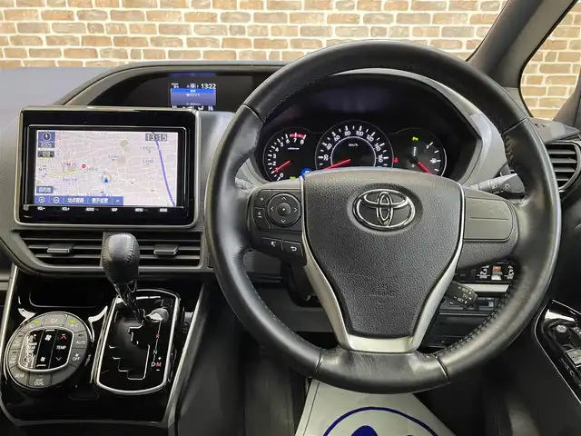 トヨタ ヴォクシー ZS 煌Ⅱ 岩手県 2020(令2)年 3.1万km ブラック ワンオーナー/４WD/純正オプション１２．１型後席ディスプレイ/両側パワースライドドア/クルーズコントロール/トヨタセーフティセンスC/プリクラッシュセーフティ/レーンディパーチャーアラート/オートマチックハイビーム/先行車発進告知機能/クリアランスソナー/パーキングサポートブレーキ/横滑り防止装置/アイドリングストップ/MTモード付AT/純正９インチナビ/フルセグTV/TVキャンセラー/ETC2.0/ドライブレコーダー/バックカメラ/HDMI入力端子/リヤオートエアコン/ロールサンシェード/LEDヘッドランプ/フォグランプ/純正16インチアルミホイール