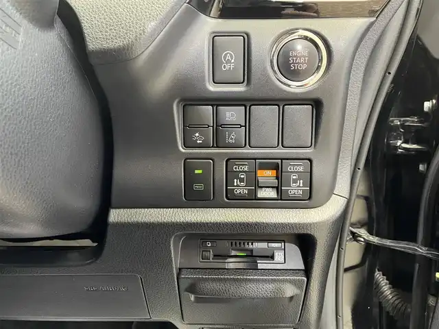 トヨタ ヴォクシー ZS 煌Ⅱ 岩手県 2020(令2)年 3.1万km ブラック ワンオーナー/４WD/純正オプション１２．１型後席ディスプレイ/両側パワースライドドア/クルーズコントロール/トヨタセーフティセンスC/プリクラッシュセーフティ/レーンディパーチャーアラート/オートマチックハイビーム/先行車発進告知機能/クリアランスソナー/パーキングサポートブレーキ/横滑り防止装置/アイドリングストップ/MTモード付AT/純正９インチナビ/フルセグTV/TVキャンセラー/ETC2.0/ドライブレコーダー/バックカメラ/HDMI入力端子/リヤオートエアコン/ロールサンシェード/LEDヘッドランプ/フォグランプ/純正16インチアルミホイール