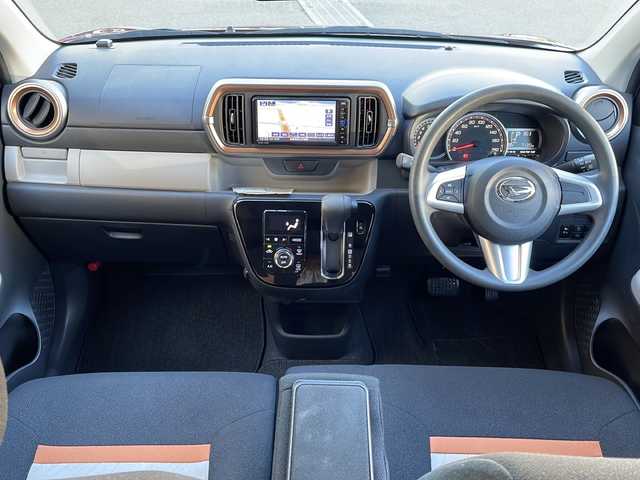 ダイハツ ブーン シルク SAⅢ 愛媛県 2018(平30)年 0.8万km ファイアークォーツレッドM ワンオーナー/純正SDナビ/・フルセグ/BT/CD/DVD/全方位カメラ/ドライブレコーダー/スマートアシストIII/-衝突警報機能・衝突回避支援ブレーキ機能/-AT誤発進抑制制御機能（前方・後方）/-先行車発進お知らせ機能/-ハイビームアシスト/-コーナーセンサー/アイドリングストップ/LEDヘッドライト/プッシュスタート/ステアリングスイッチ/純正フロアマット/ドアバイザー