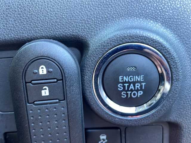 ダイハツ ブーン シルク SAⅢ 愛媛県 2018(平30)年 0.8万km ファイアークォーツレッドM ワンオーナー/純正SDナビ/・フルセグ/BT/CD/DVD/全方位カメラ/ドライブレコーダー/スマートアシストIII/-衝突警報機能・衝突回避支援ブレーキ機能/-AT誤発進抑制制御機能（前方・後方）/-先行車発進お知らせ機能/-ハイビームアシスト/-コーナーセンサー/アイドリングストップ/LEDヘッドライト/プッシュスタート/ステアリングスイッチ/純正フロアマット/ドアバイザー