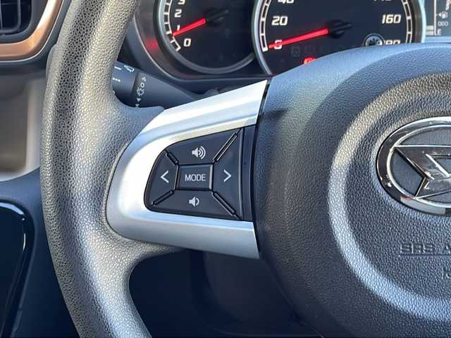 ダイハツ ブーン シルク SAⅢ 愛媛県 2018(平30)年 0.8万km ファイアークォーツレッドM ワンオーナー/純正SDナビ/・フルセグ/BT/CD/DVD/全方位カメラ/ドライブレコーダー/スマートアシストIII/-衝突警報機能・衝突回避支援ブレーキ機能/-AT誤発進抑制制御機能（前方・後方）/-先行車発進お知らせ機能/-ハイビームアシスト/-コーナーセンサー/アイドリングストップ/LEDヘッドライト/プッシュスタート/ステアリングスイッチ/純正フロアマット/ドアバイザー