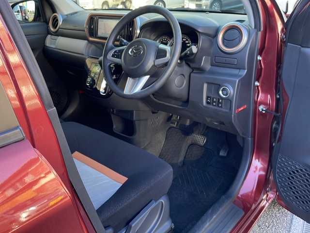 ダイハツ ブーン シルク SAⅢ 愛媛県 2018(平30)年 0.8万km ファイアークォーツレッドM ワンオーナー/純正SDナビ/・フルセグ/BT/CD/DVD/全方位カメラ/ドライブレコーダー/スマートアシストIII/-衝突警報機能・衝突回避支援ブレーキ機能/-AT誤発進抑制制御機能（前方・後方）/-先行車発進お知らせ機能/-ハイビームアシスト/-コーナーセンサー/アイドリングストップ/LEDヘッドライト/プッシュスタート/ステアリングスイッチ/純正フロアマット/ドアバイザー