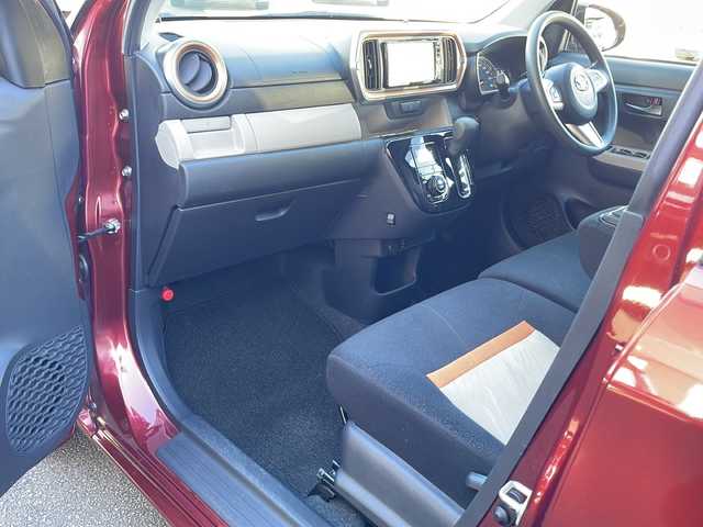 ダイハツ ブーン シルク SAⅢ 愛媛県 2018(平30)年 0.8万km ファイアークォーツレッドM ワンオーナー/純正SDナビ/・フルセグ/BT/CD/DVD/全方位カメラ/ドライブレコーダー/スマートアシストIII/-衝突警報機能・衝突回避支援ブレーキ機能/-AT誤発進抑制制御機能（前方・後方）/-先行車発進お知らせ機能/-ハイビームアシスト/-コーナーセンサー/アイドリングストップ/LEDヘッドライト/プッシュスタート/ステアリングスイッチ/純正フロアマット/ドアバイザー