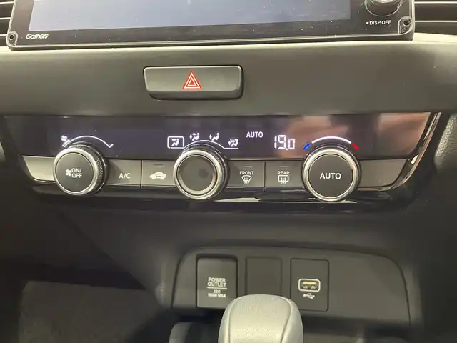 ホンダ フィット e:HEVホーム 栃木県 2024(令6)年 0.7万km クリスタルブラックパール SDナビ/（CD/DVD/Bluetooth/USB/フルセグTV）/バックカメラ/衝突軽減ブレーキ/前後コーナーセンサー/ビルトインETC/オートライト/LEDヘッドライト/横滑り防止装置/スマートキー/プッシュスタート/電動格納ミラー/純正フロアマット