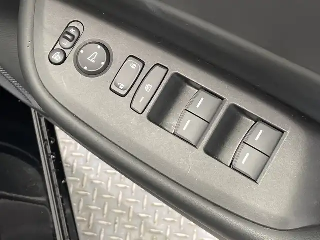 ホンダ フィット e:HEVホーム 栃木県 2024(令6)年 0.7万km クリスタルブラックパール SDナビ/（CD/DVD/Bluetooth/USB/フルセグTV）/バックカメラ/衝突軽減ブレーキ/前後コーナーセンサー/ビルトインETC/オートライト/LEDヘッドライト/横滑り防止装置/スマートキー/プッシュスタート/電動格納ミラー/純正フロアマット