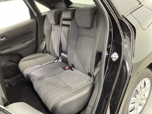 ホンダ フィット e:HEVホーム 栃木県 2024(令6)年 0.7万km クリスタルブラックパール SDナビ/（CD/DVD/Bluetooth/USB/フルセグTV）/バックカメラ/衝突軽減ブレーキ/前後コーナーセンサー/ビルトインETC/オートライト/LEDヘッドライト/横滑り防止装置/スマートキー/プッシュスタート/電動格納ミラー/純正フロアマット