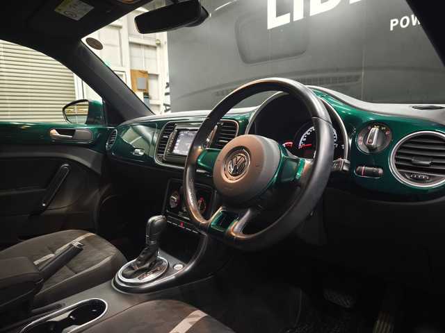 フォルクスワーゲン ザ・ビートル デザイン 群馬県 2017(平29)年 7.8万km ボトルグリーンM 純正ナビ/Bluetooth/フルセグTV/ブラインドスポットアシスト/クルーズコントロール/プッシュスタート/スマートキー/純正16インチAW/ETC/オートライト/USB/HIDヘッドライト