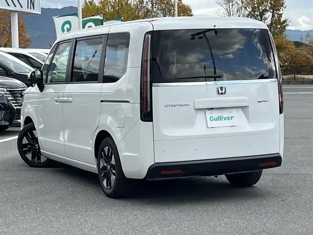 ホンダ ステップワゴン eHEV エアー 奈良県 2022(令4)年 1.6万km プラチナホワイトパール 純正11インチナビ(LXM-237VFLi)/（TV/BT/CD/DVD/AppleCarPlay/AndroidAuto)/レーダークルーズコントロール/アラウンドビューモニター/前後コーナーセンサー/衝突軽減システム/レーンキープアシスト/両側パワースライドドア/後席サンシェード/LEDヘッドライト/オートライト/電動格納ミラー/ETC/純正16インチAW/保証書/取り扱い説明書/スペアキーX1