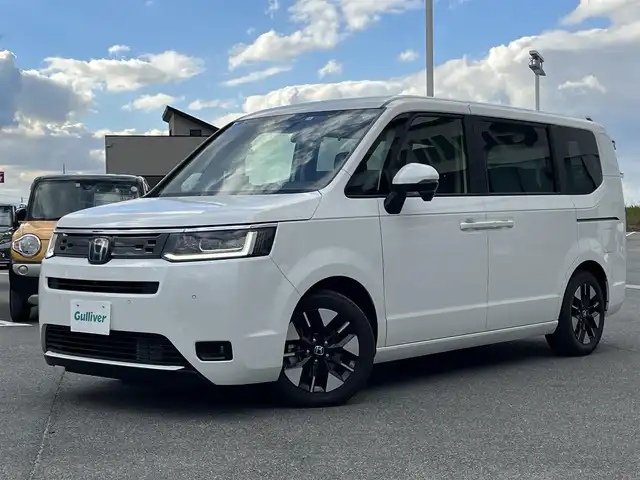ホンダ ステップワゴン eHEV エアー 奈良県 2022(令4)年 1.6万km プラチナホワイトパール 純正11インチナビ(LXM-237VFLi)/（TV/BT/CD/DVD/AppleCarPlay/AndroidAuto)/レーダークルーズコントロール/アラウンドビューモニター/前後コーナーセンサー/衝突軽減システム/レーンキープアシスト/両側パワースライドドア/後席サンシェード/LEDヘッドライト/オートライト/電動格納ミラー/ETC/純正16インチAW/保証書/取り扱い説明書/スペアキーX1