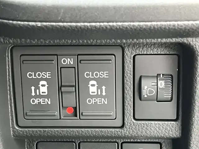 ホンダ ステップワゴン eHEV エアー 奈良県 2022(令4)年 1.6万km プラチナホワイトパール 純正11インチナビ(LXM-237VFLi)/（TV/BT/CD/DVD/AppleCarPlay/AndroidAuto)/レーダークルーズコントロール/アラウンドビューモニター/前後コーナーセンサー/衝突軽減システム/レーンキープアシスト/両側パワースライドドア/後席サンシェード/LEDヘッドライト/オートライト/電動格納ミラー/ETC/純正16インチAW/保証書/取り扱い説明書/スペアキーX1