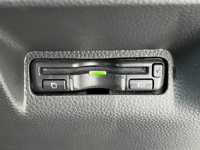 ホンダ ステップワゴン eHEV エアー 奈良県 2022(令4)年 1.6万km プラチナホワイトパール 純正11インチナビ(LXM-237VFLi)/（TV/BT/CD/DVD/AppleCarPlay/AndroidAuto)/レーダークルーズコントロール/アラウンドビューモニター/前後コーナーセンサー/衝突軽減システム/レーンキープアシスト/両側パワースライドドア/後席サンシェード/LEDヘッドライト/オートライト/電動格納ミラー/ETC/純正16インチAW/保証書/取り扱い説明書/スペアキーX1