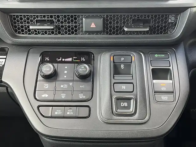 ホンダ ステップワゴン eHEV エアー 奈良県 2022(令4)年 1.6万km プラチナホワイトパール 純正11インチナビ(LXM-237VFLi)/（TV/BT/CD/DVD/AppleCarPlay/AndroidAuto)/レーダークルーズコントロール/アラウンドビューモニター/前後コーナーセンサー/衝突軽減システム/レーンキープアシスト/両側パワースライドドア/後席サンシェード/LEDヘッドライト/オートライト/電動格納ミラー/ETC/純正16インチAW/保証書/取り扱い説明書/スペアキーX1