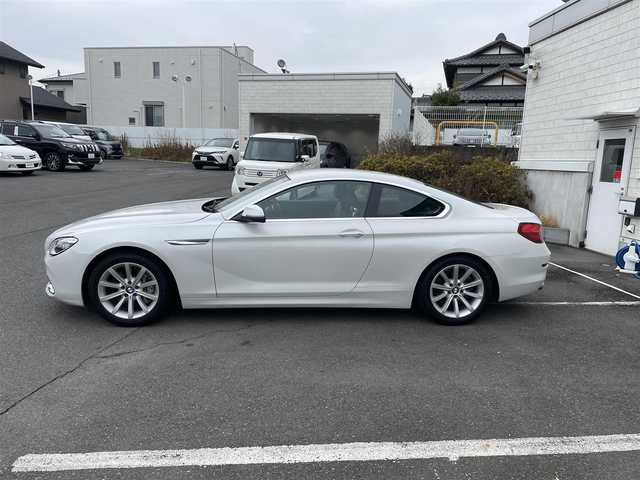 ＢＭＷ ６４０ｉ クーペ 神奈川県 2016(平28)年 1.7万km ミネラルホワイト 法人1オーナー/黒革シート/・前席パワーシート/・前席シートヒーター/純正HDDナビ/・MSV・DVD・USB端子・AUX端子/・バックカメラ/・パークディスタンスコントロール/運転支援システム/・Cityブレーキ機能付き追突警告/・レーンデパーチャウォーニング/・レーンチェンジウォーニング/・アダプティブクルーズコントロール/前後ドライブレコーダー/純正18インチAW/スマートキーX3/パドルシフト/電動パーキング/新車時手帳、取説
